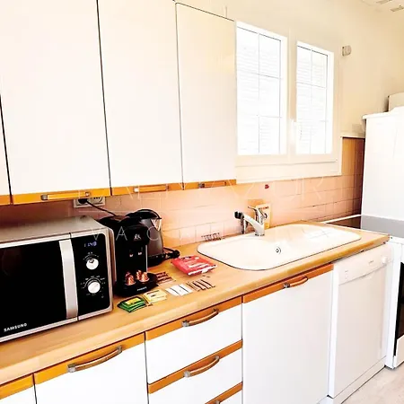Maison Familiale, Avec Jardin, à 20 Min à Pied De La Casa de Férias Mandelieu