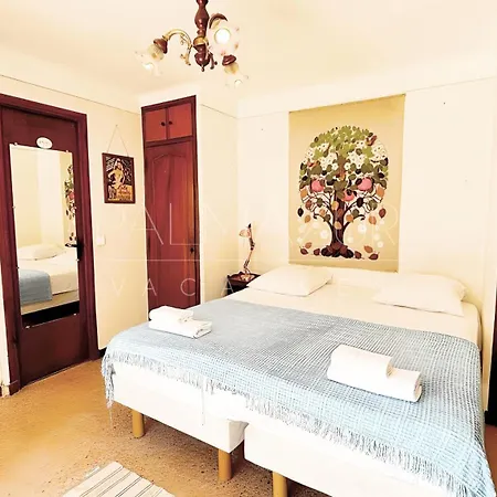 Maison Familiale, Avec Jardin, à 20 Min à Pied De La *